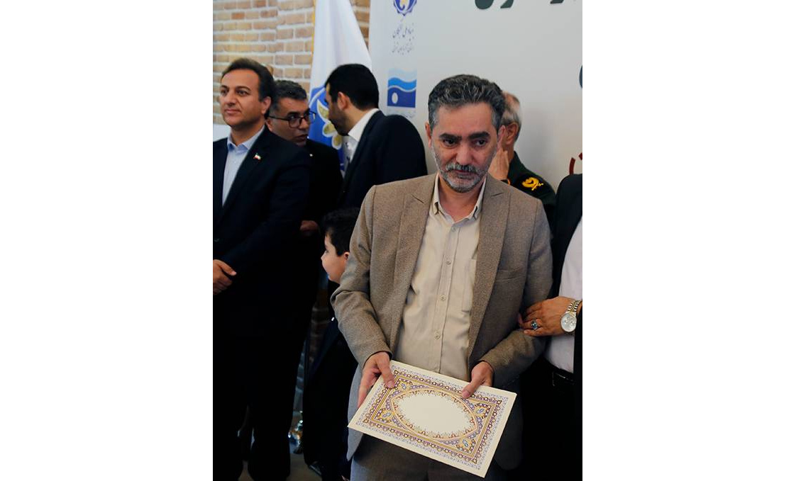 تجلیل از کارشناس دانشگاه تبریز به عنوان یکی از پیشکسوتان مطبوعات استان